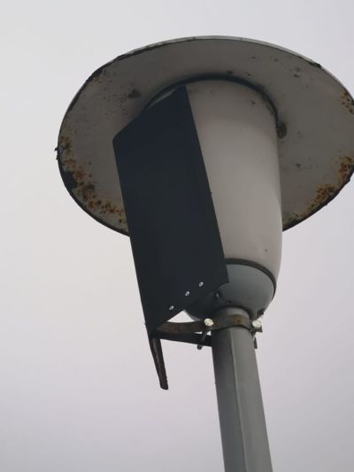 Schlecht gelenkte Beleuchtung kann für die Anwohner äußerst störend sein, so dass einige sogar zur Selbsthilfe greifen… © Martin Graf